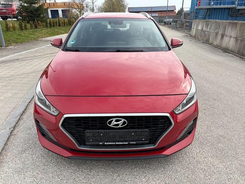 Gebraucht Hyundai i30 Trend 140 PS (102 kW) 2019 Rot Kombi
