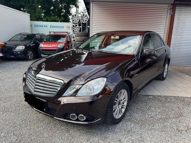 Braun Gebraucht 2009 Mercedes E350 Limousine | 7.850 € (Superpreis) - Bild 1/4