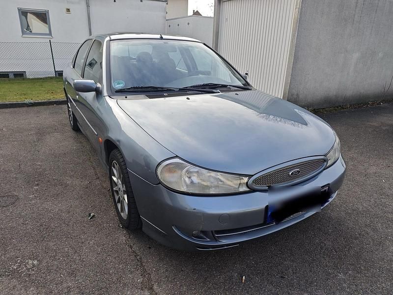 Gebraucht Ford Mondeo 170 PS (125 kW) 2000 Blau Limousine