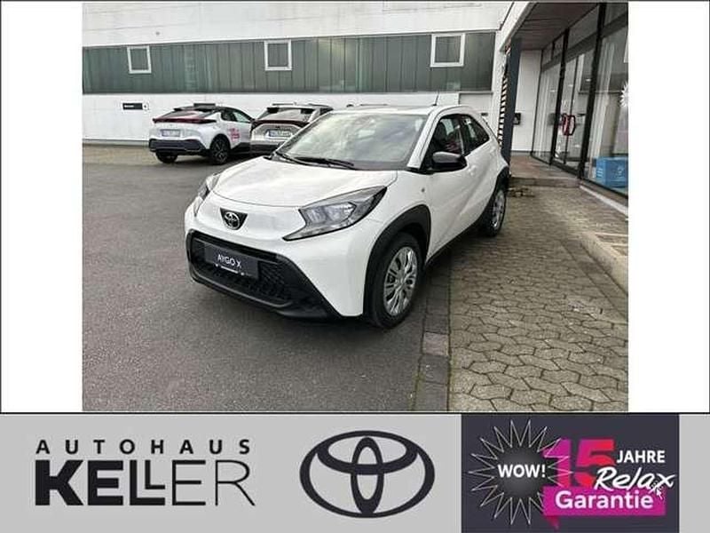 Schneeweiß Neu 2025 Toyota Aygo X X-play SUV | 17.960 € (Fairer Preis) - Bild 1/4