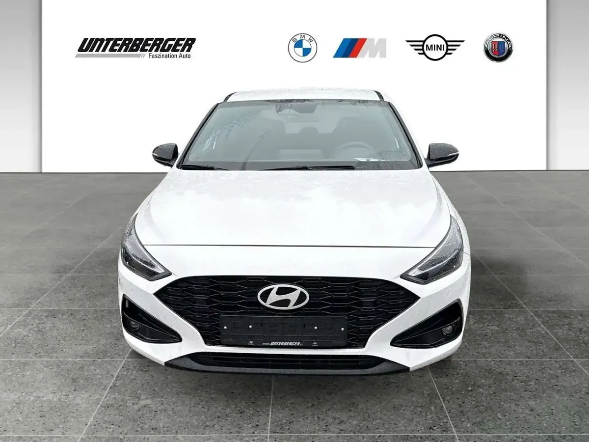 Neu Hyundai i30 Advantage 101 PS (74 kW) 2025 Atlas white / sol Limousine