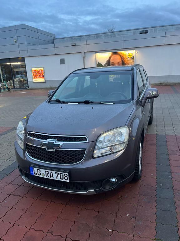 Grau Gebraucht 2012 Chevrolet Orlando LS Van / Kleinbus | 6.200 € (Fairer Preis) - Bild 1/4