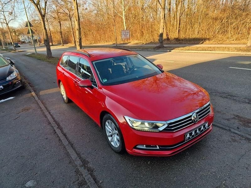 Rot Gebraucht 2018 VW Passat Comfortline Kombi | 7.999 € (Superpreis) - Bild 1/4