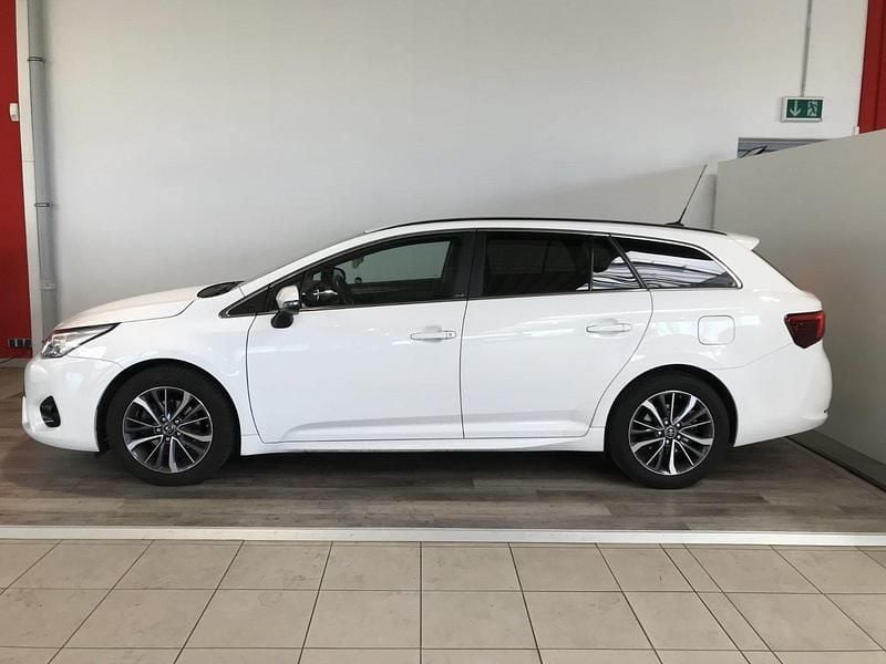 Gebraucht Toyota Avensis Edition-S 147 PS (108 kW) 2017 Weiß Kombi