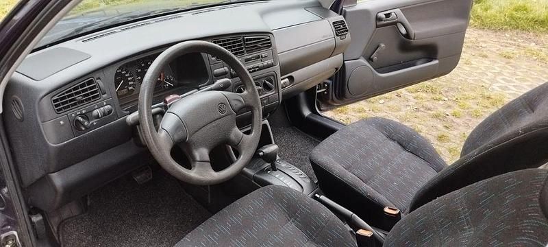 Blau Gebraucht 2006 VW Golf V Trendline Limousine | 2.800 € (Superpreis) - Bild 1/4