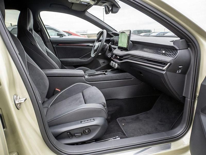 Gebraucht Skoda Superb SportLine 204 PS (150 kW) 2025 Gelb Kombi