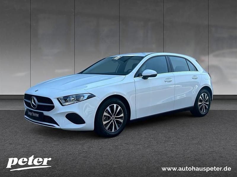 Unilack polarweiß Gebraucht 2024 Mercedes A180 Limousine | 28.310 € (Fairer Preis) - Bild 1/4