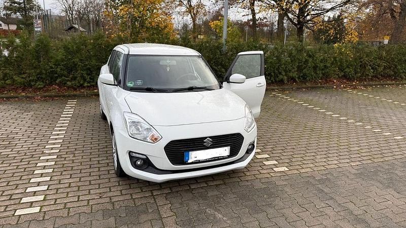 Weiß Gebraucht 2019 Suzuki Swift Comfort Limousine | 14.500 € (Teuer) - Bild 1/4