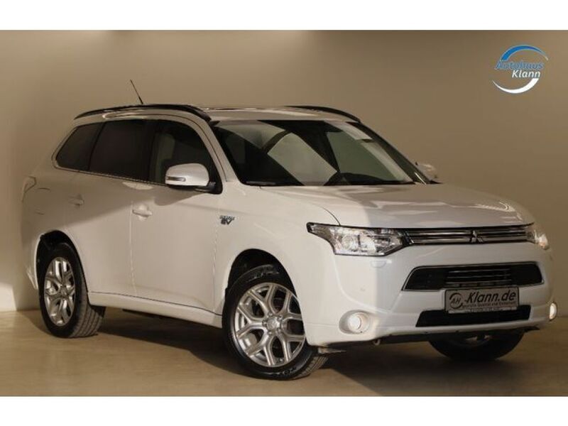 Perlmuttweiss (metallic) Gebraucht 2014 Mitsubishi Outlander Instyle SUV | 15.999 € - Bild 1/4