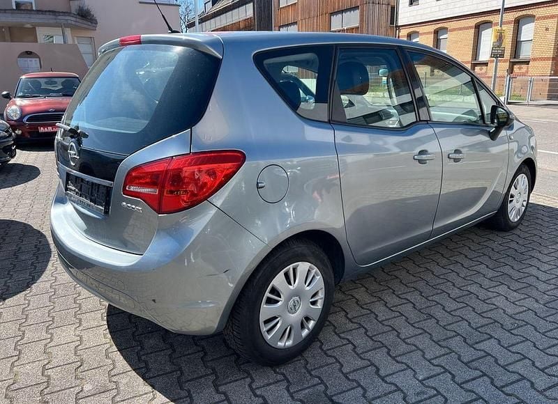 Gebraucht Opel Meriva Edition 95 PS (69 kW) 2013 Silber Van / Kleinbus