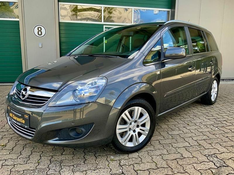 Grau Gebraucht 2010 Opel Zafira Van / Kleinbus | 9.990 € - Bild 1/4