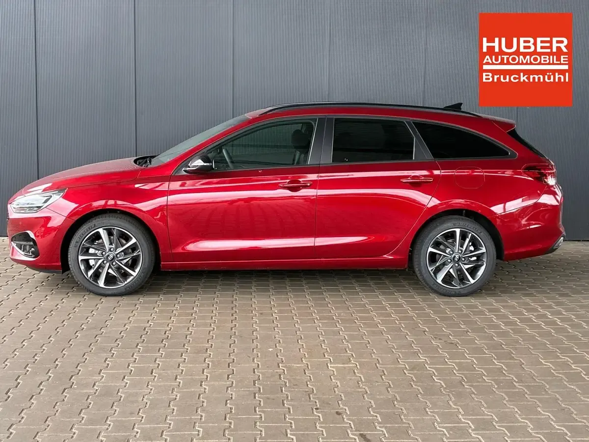 Neu Hyundai i30 Comfort 101 PS (74 kW) 2025 Ultimate red Kombi