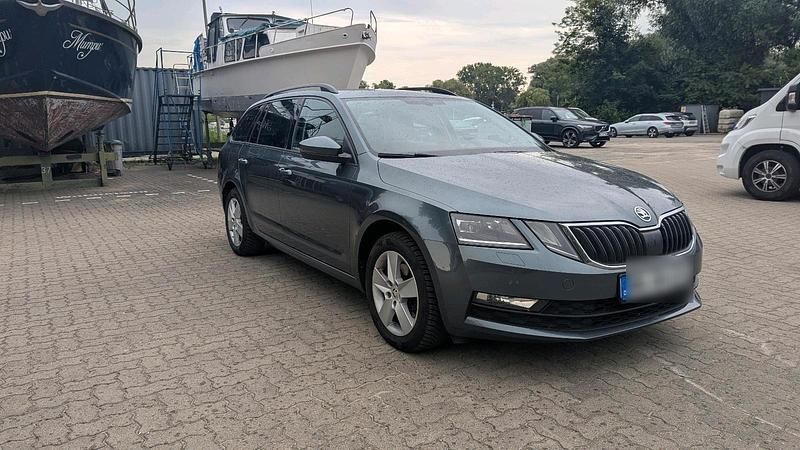 Grau Gebraucht 2018 Skoda Octavia Kombi | 9.000 € (Superpreis) - Bild 1/4