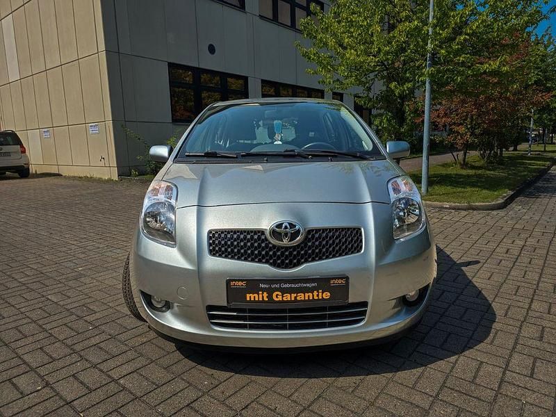 Silber Gebraucht 2008 Toyota Yaris Team Limousine | 6.899 € (Etwas zu teuer) - Bild 1/4