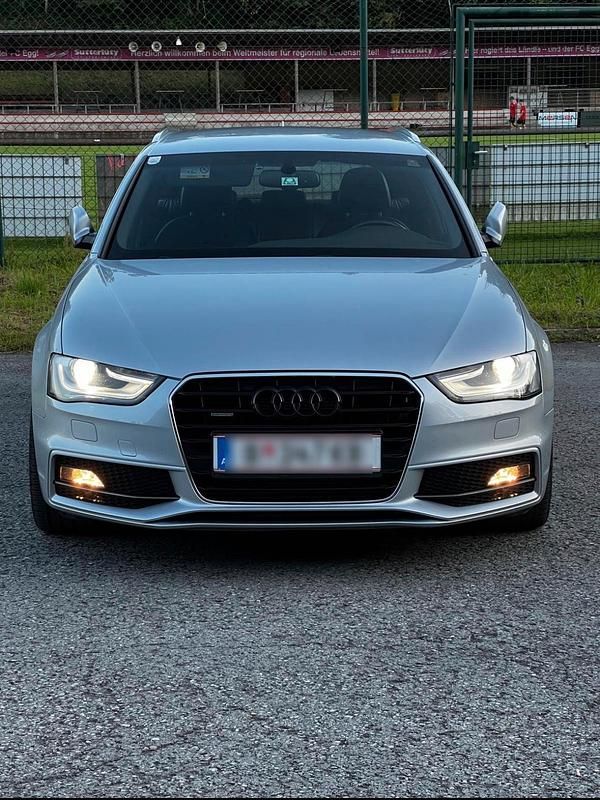 Silber Gebraucht 2015 Audi A4 Kombi | 18.500 € (Teuer) - Bild 1/4
