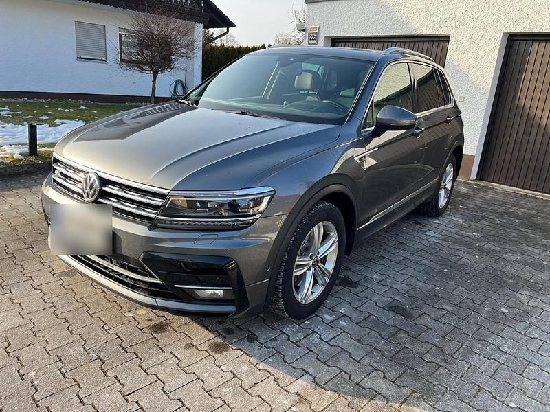 Grau Gebraucht 2020 VW Tiguan R-line SUV | 26.900 € (Superpreis) - Bild 1/4