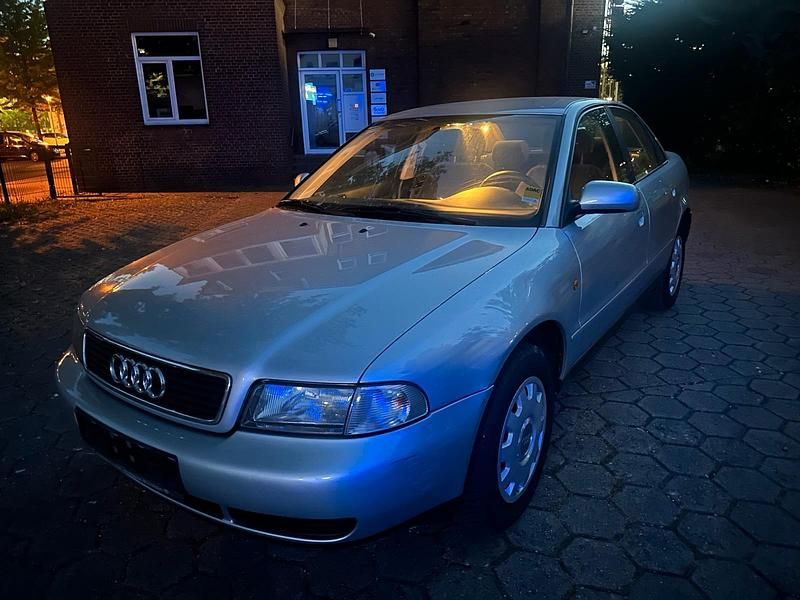 Silber Gebraucht 1998 Audi A4 Basis Limousine | 500 € (Superpreis) - Bild 1/4