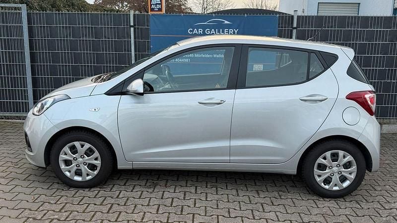 Gebraucht Hyundai i10 Style 67 PS (49 kW) 2014 Silber Kleinwagen