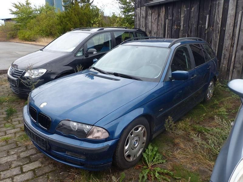 Blau Gebraucht 2001 BMW 318 Kombi | 690 € (Superpreis) - Bild 1/4
