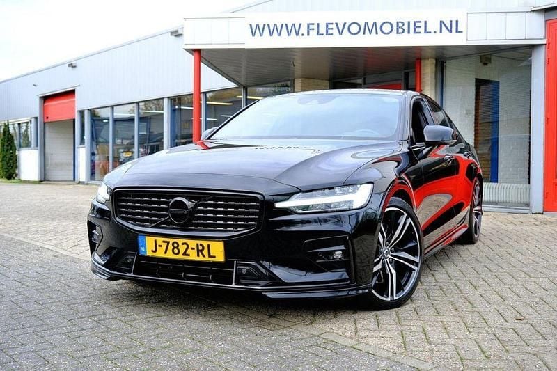 Schwarz Gebraucht 2020 Volvo S60 R-Design Limousine | 22.299 € (Fairer Preis) - Bild 1/4