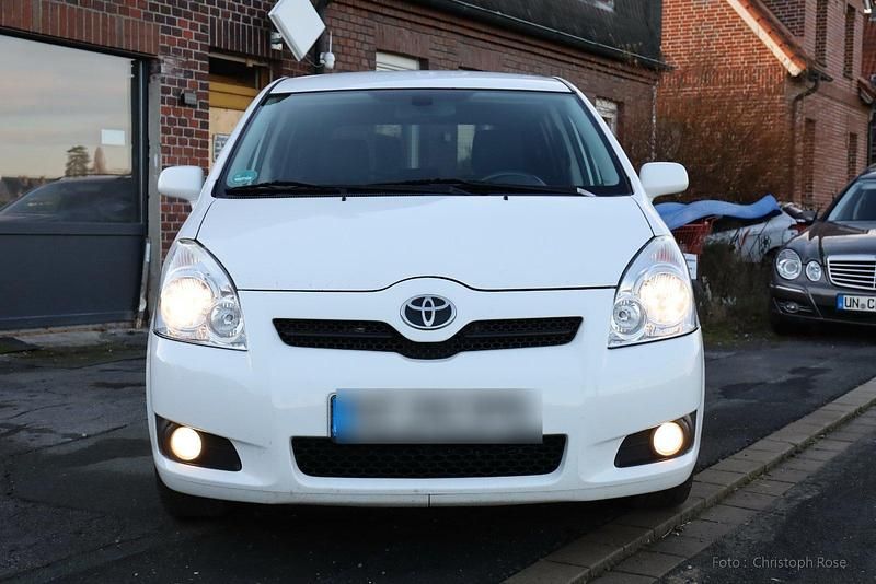 Weiß Gebraucht 2008 Toyota Corolla Verso Van / Kleinbus | 3.777 € (Fairer Preis) - Bild 1/4