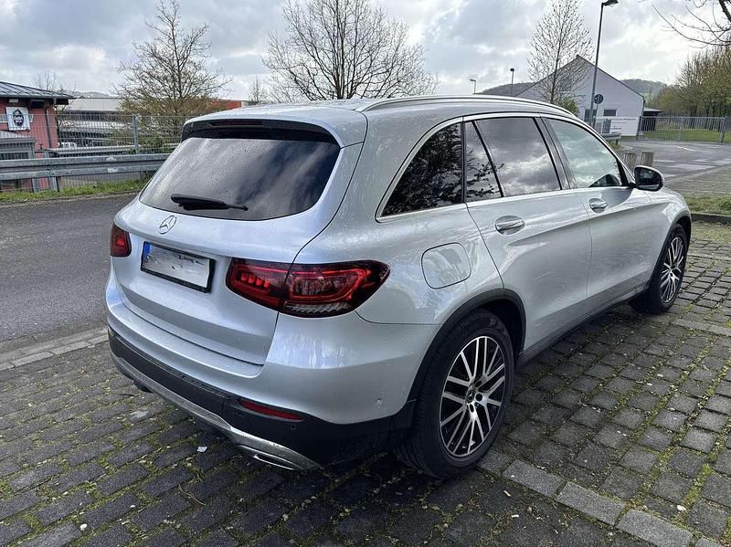Gebraucht Mercedes GLC220 194 PS (142 kW) 2019 Silber SUV