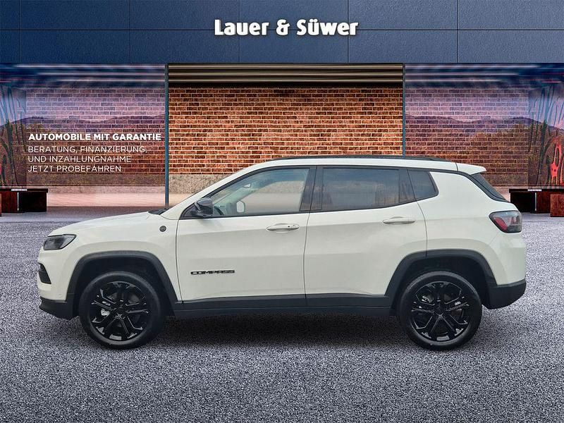 Neu Jeep Compass North 129 PS (94 kW) 2025 Weiß SUV