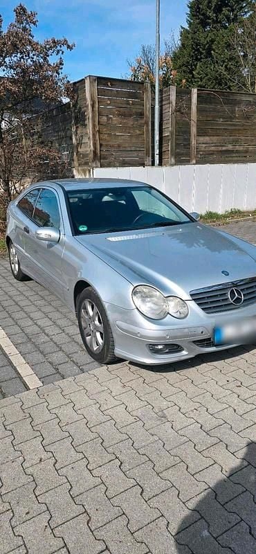 Gebraucht Mercedes C180 143 PS (105 kW) 2006 Silber Coupé