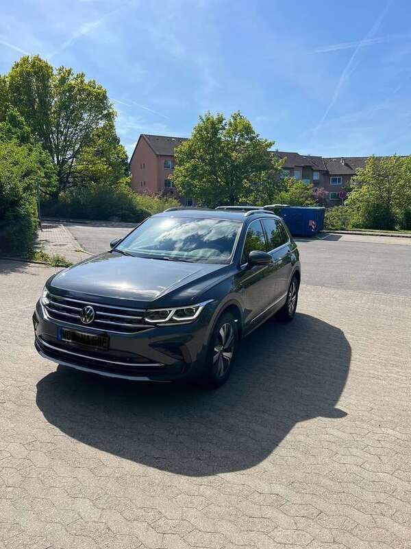 Grau Gebraucht 2021 VW Tiguan Elegance SUV | 29.499 € (Guter Preis) - Bild 1/4