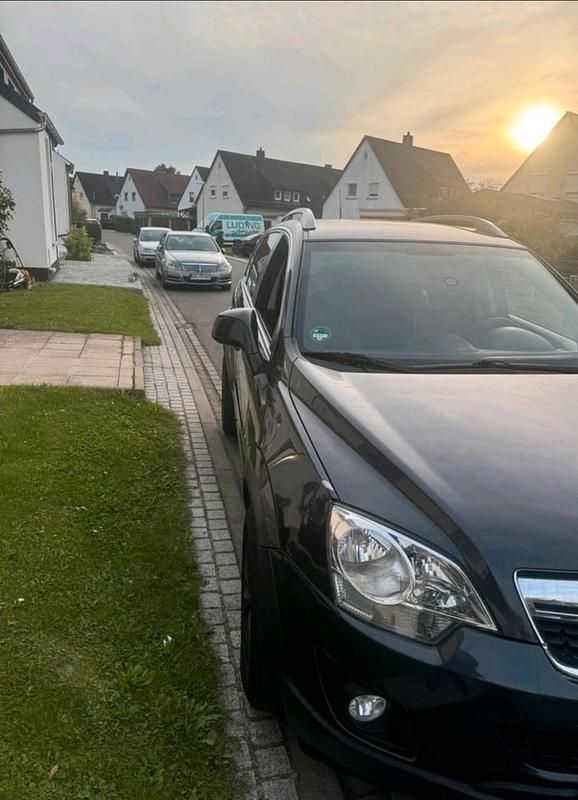 Grün Gebraucht 2013 Opel Antara SUV | 5.900 € - Bild 1/4