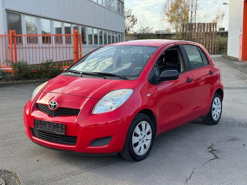 Gebraucht Toyota Yaris Cool 69 PS (50 kW) 2010 Rot Limousine