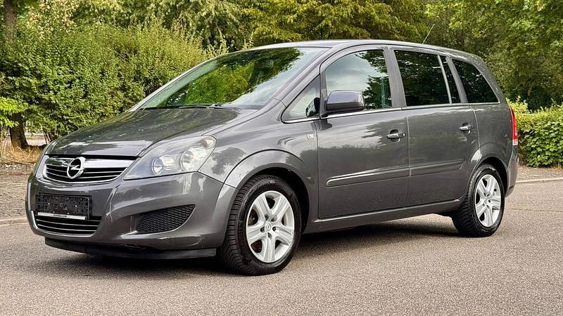 Grau Gebraucht 2010 Opel Zafira Van / Kleinbus | 4.999 € (Etwas zu teuer) - Bild 1/4