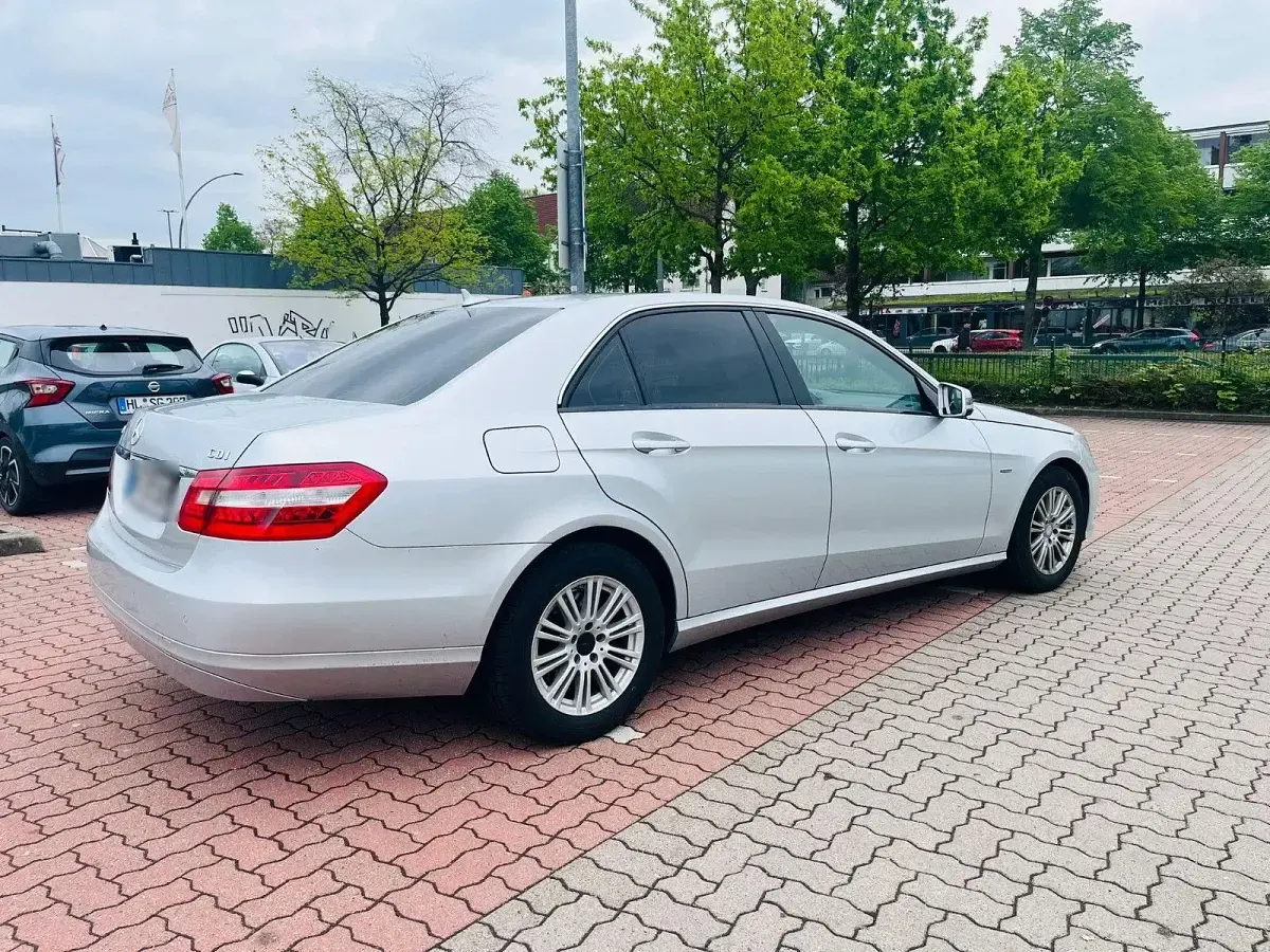 Gebraucht Mercedes E220 170 PS (125 kW) 2009 Silber Limousine