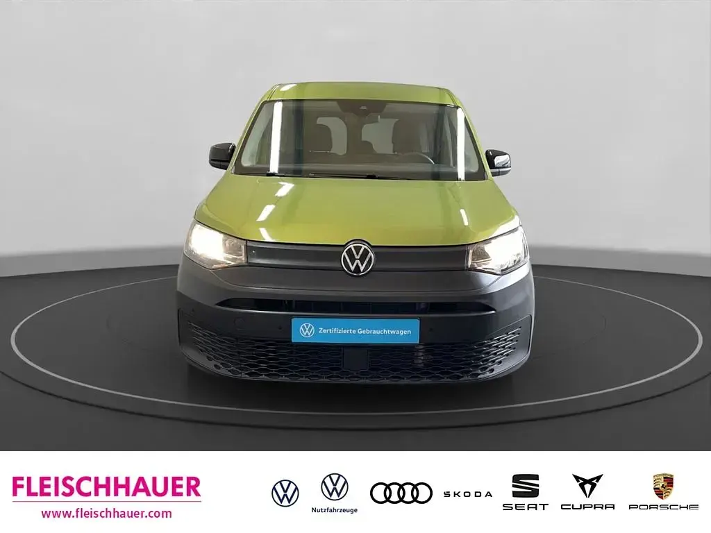 Gebraucht VW Caddy Basis 122 PS (89 kW) 2021 Gruen Van / Kleinbus
