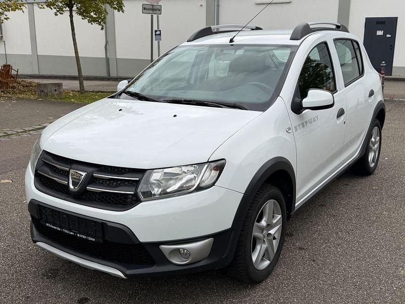 Weiß Gebraucht 2015 Dacia Sandero Prestige Kleinwagen | 6.799 € (Fairer Preis) - Bild 1/4