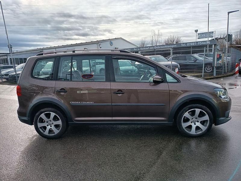 Gebraucht VW Touran Cross 177 PS (130 kW) 2013 Braun Van / Kleinbus