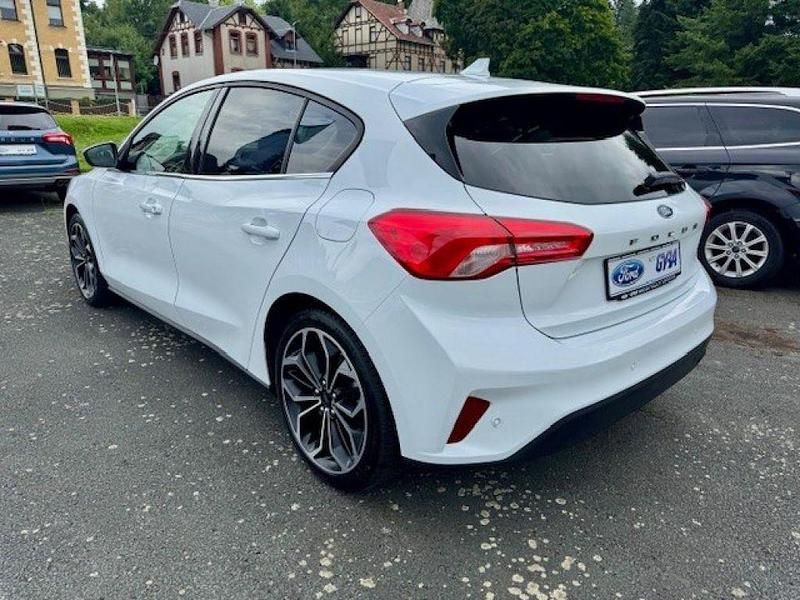 Gebraucht Ford Focus Cool & Connect 125 PS (91 kW) 2020 Frostweiß Limousine