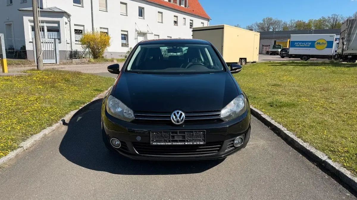 Gebraucht VW Golf VI Team 105 PS (77 kW) 2011 Schwarz Kleinwagen