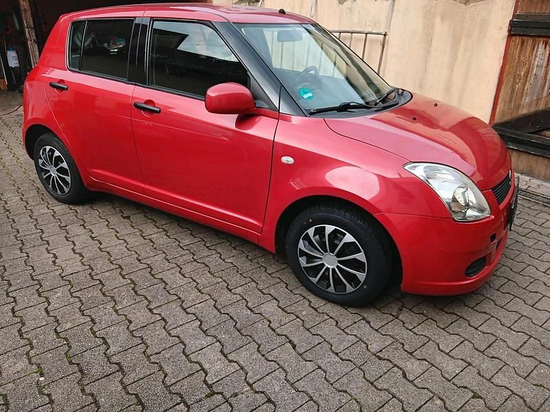 Rot Gebraucht 2007 Suzuki Swift Kleinwagen | 2.500 € (Fairer Preis) - Bild 1/4