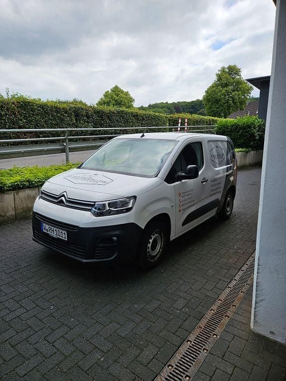 Weiß Gebraucht 2020 Citroën Berlingo Van / Kleinbus | 15.800 € (Fairer Preis) - Bild 1/4