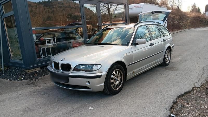 Gebraucht BMW 318 150 PS (110 kW) 2005 Silber Limousine