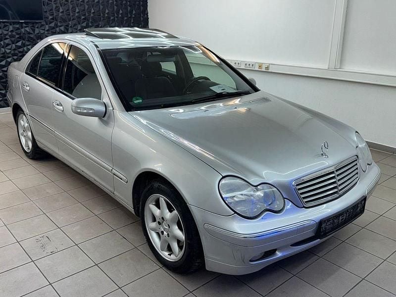 Grau Gebraucht 2003 Mercedes C240 Limousine | 2.799 € (Fairer Preis) - Bild 1/4