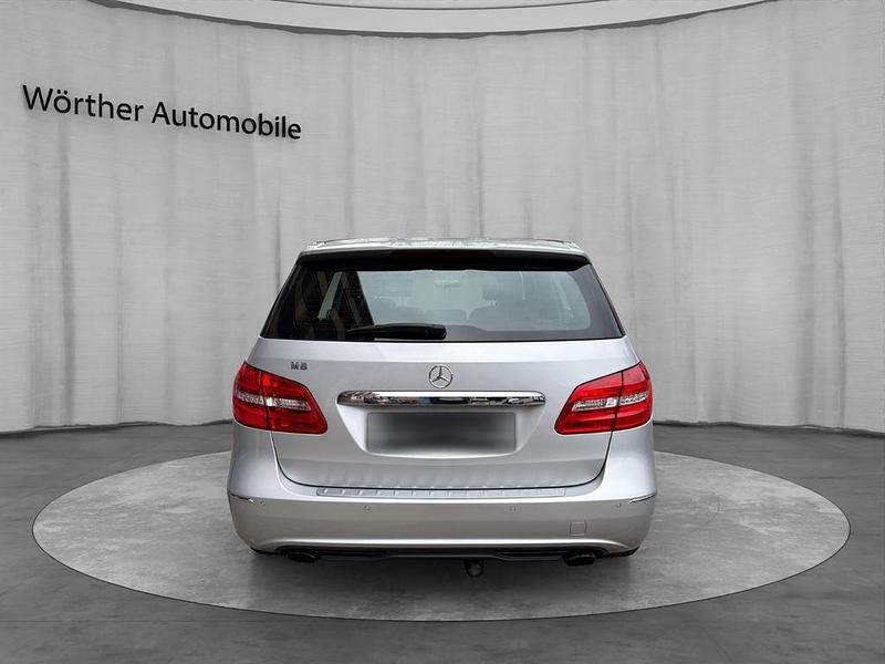 Gebraucht Mercedes B180 Avantgarde 122 PS (89 kW) 2013 Silber Van / Kleinbus