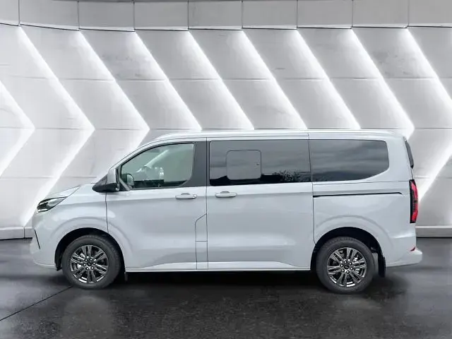 Neu Ford Tourneo Titanium 170 PS (125 kW) 2026 Grau Van / Kleinbus
