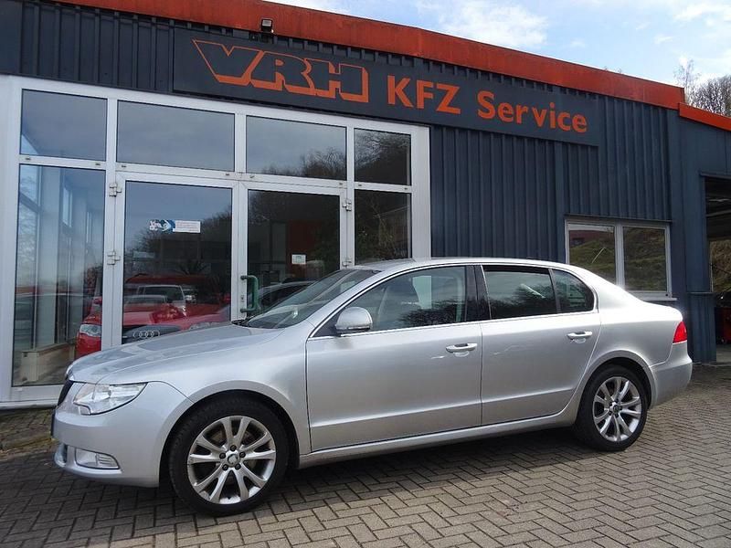 Gebraucht Skoda Superb Ambition 160 PS (117 kW) 2010 Silber Limousine
