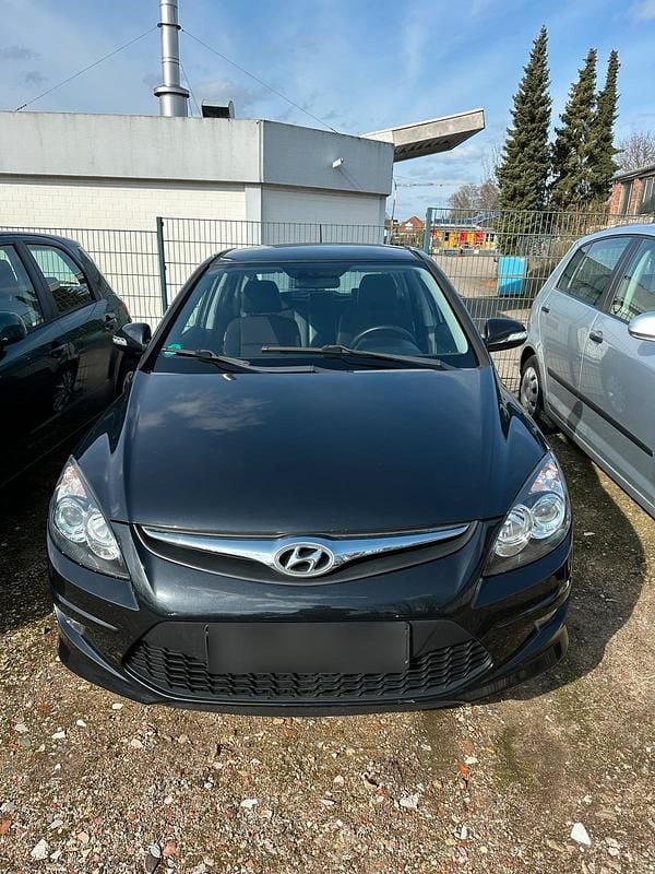 Gebraucht Hyundai i30 90 PS (66 kW) 2011 Schwarz Limousine