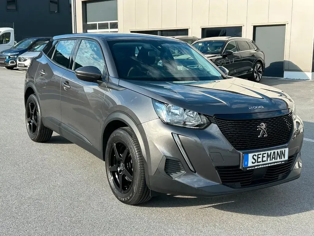 Gebraucht Peugeot 2008 Active 101 PS (74 kW) 2021 Grau SUV