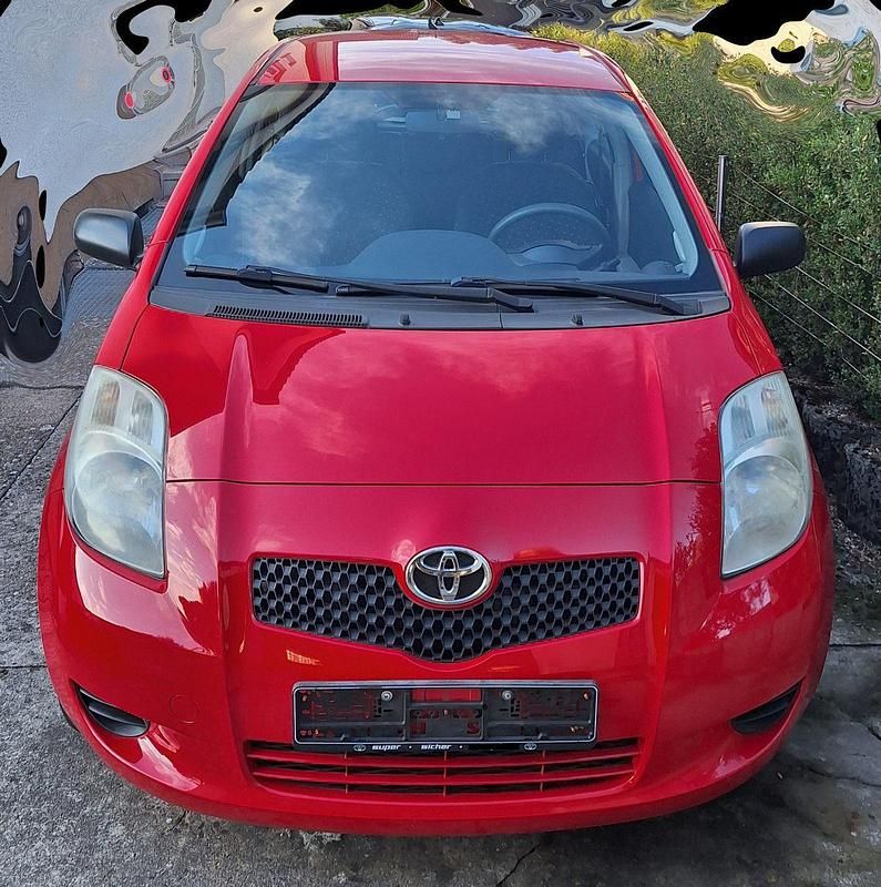 Gebraucht Toyota Yaris Cool 69 PS (50 kW) 2007 Rot Limousine