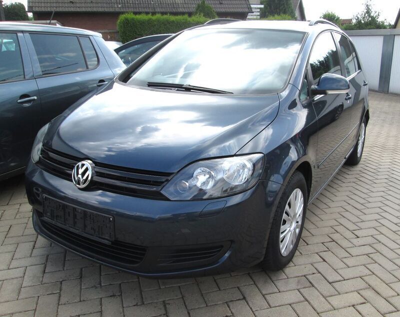 Blau Gebraucht 2010 VW Golf VI Trendline Limousine | 8.900 € (Etwas zu teuer) - Bild 1/3