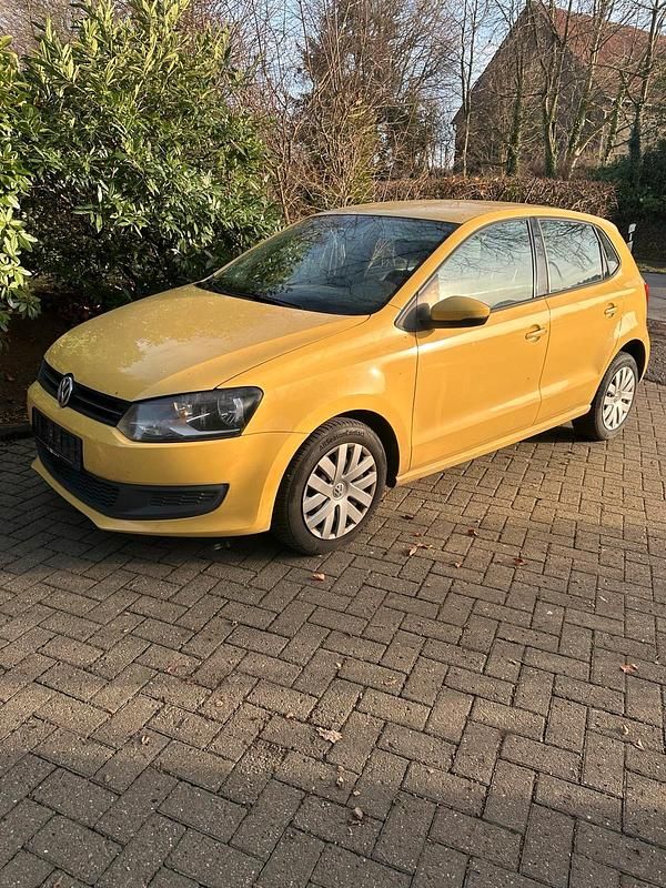 Gelb Gebraucht 2010 VW Polo Kleinwagen | 2.450 € (Fairer Preis) - Bild 1/4